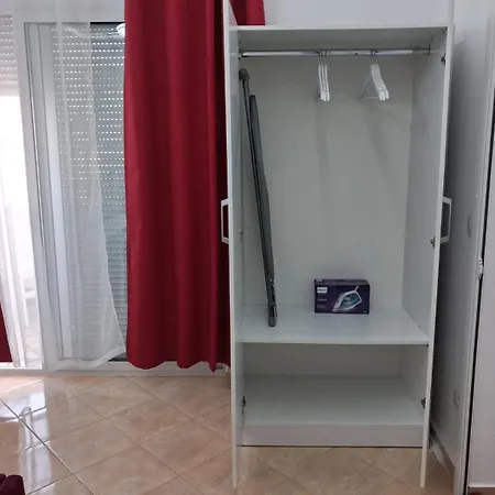 Appartamento One-bedroom Partial Seaview Vlorë
